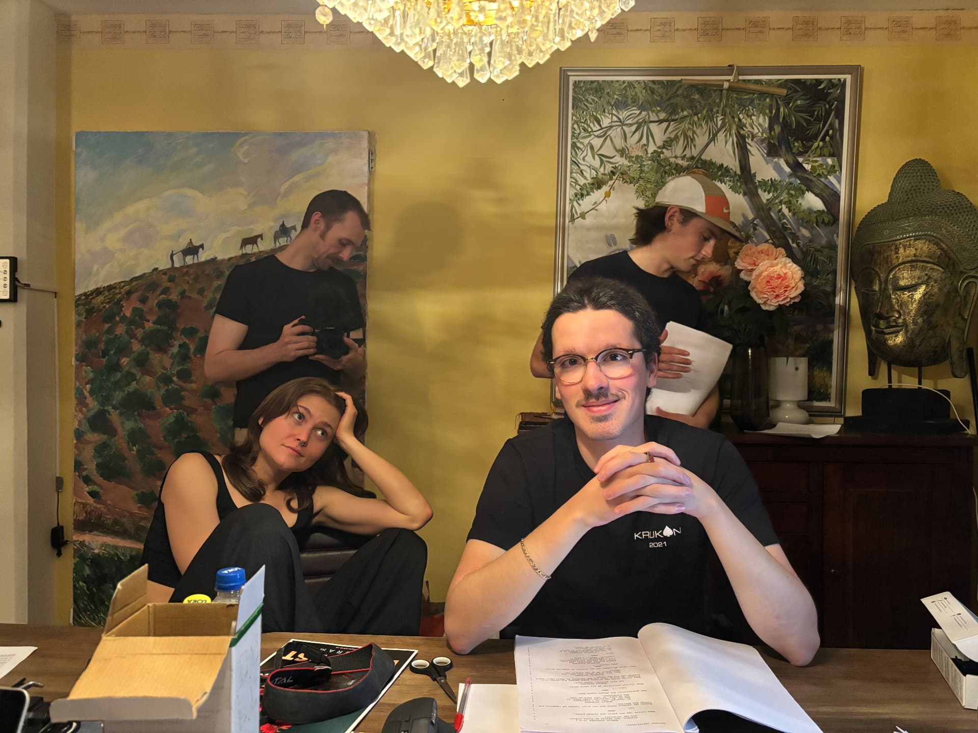 Manussidor och crew under förproduktionen